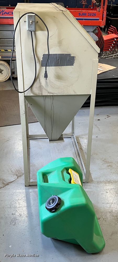 image for item HL9192 Sand blasting cabinet