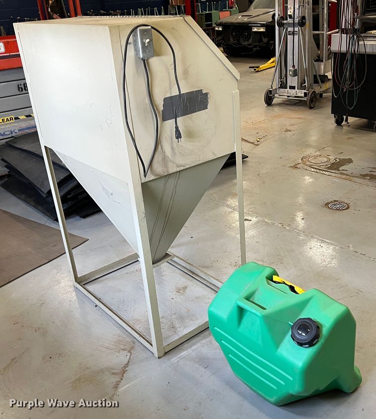 image for item HL9192 Sand blasting cabinet