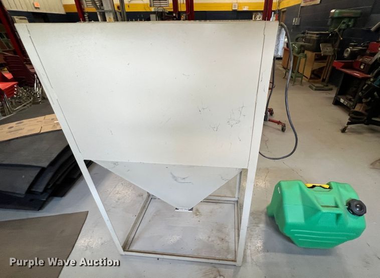 image for item HL9192 Sand blasting cabinet