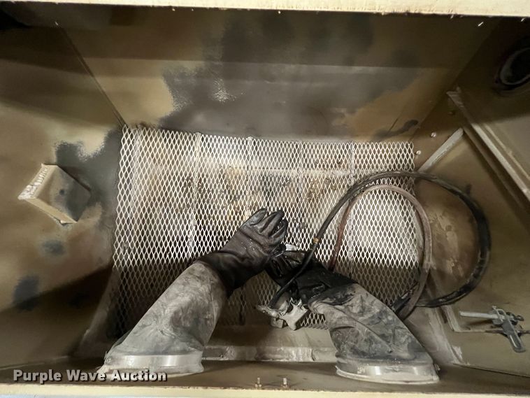 image for item HL9192 Sand blasting cabinet