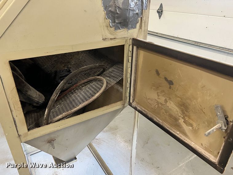 image for item HL9192 Sand blasting cabinet