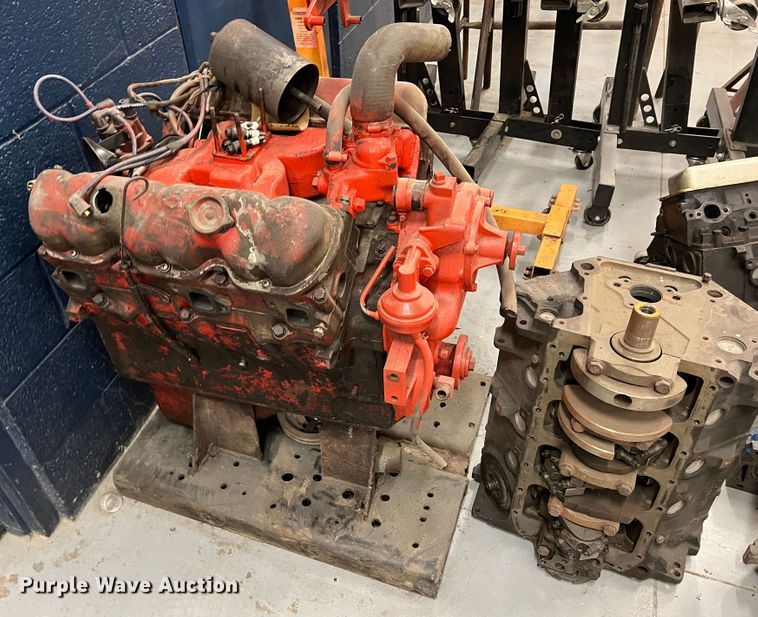 image for item HL9194 Six cylinder gas engine