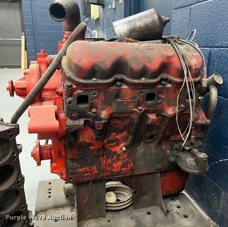 image for item HL9194 Six cylinder gas engine