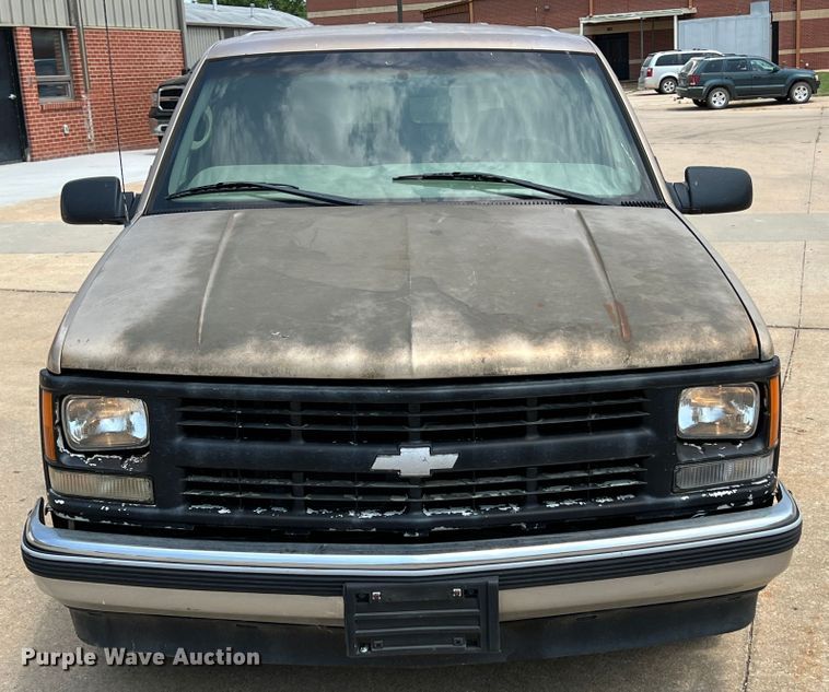 image for item HL9197 1999 Chevrolet Suburban C1500  SUV