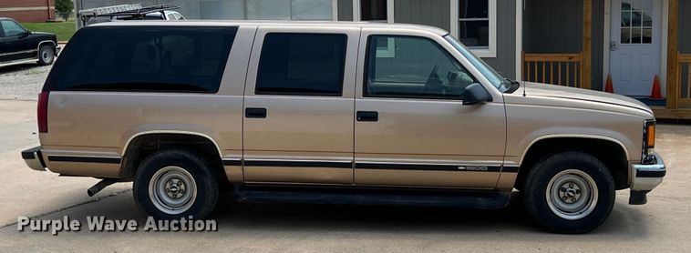 image for item HL9197 1999 Chevrolet Suburban C1500  SUV