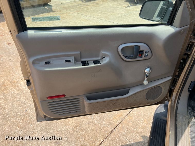 image for item HL9197 1999 Chevrolet Suburban C1500  SUV