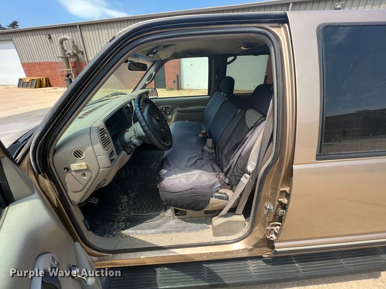image for item HL9197 1999 Chevrolet Suburban C1500  SUV