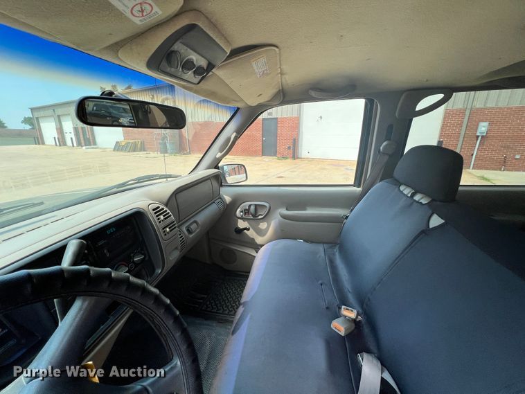 image for item HL9197 1999 Chevrolet Suburban C1500  SUV