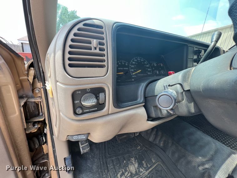 image for item HL9197 1999 Chevrolet Suburban C1500  SUV