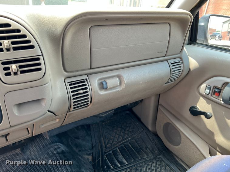 image for item HL9197 1999 Chevrolet Suburban C1500  SUV