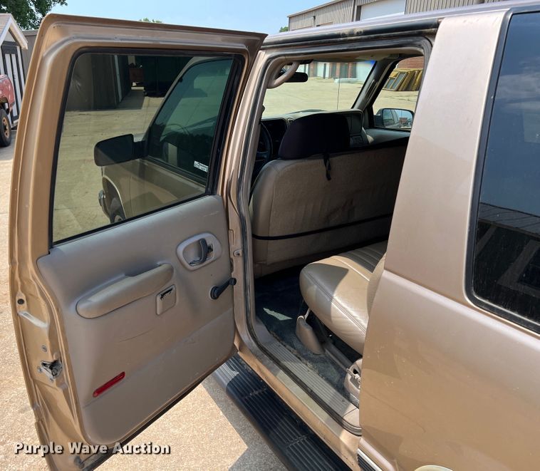 image for item HL9197 1999 Chevrolet Suburban C1500  SUV