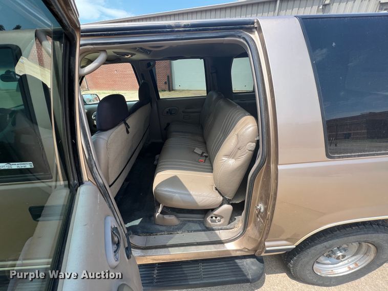 image for item HL9197 1999 Chevrolet Suburban C1500  SUV