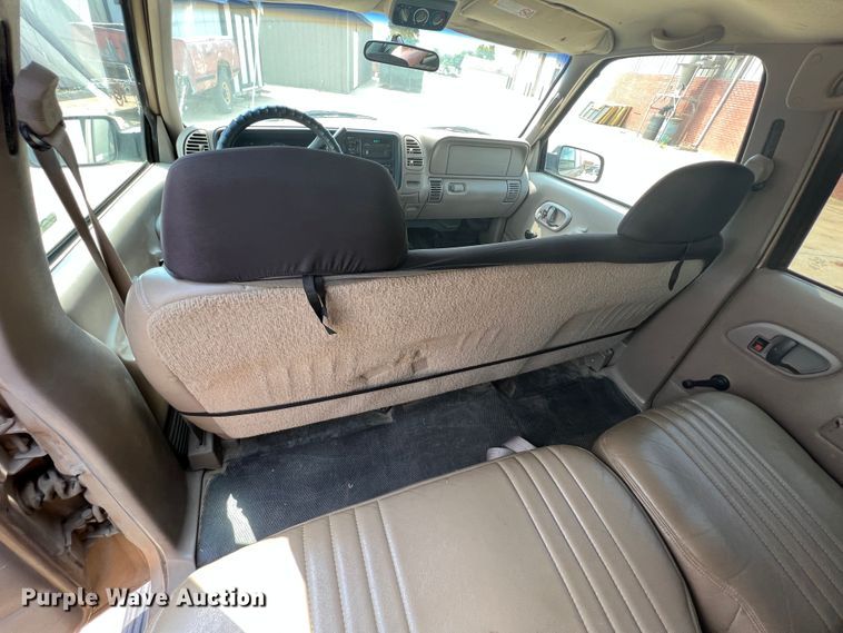 image for item HL9197 1999 Chevrolet Suburban C1500  SUV