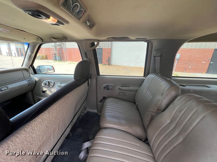 image for item HL9197 1999 Chevrolet Suburban C1500  SUV