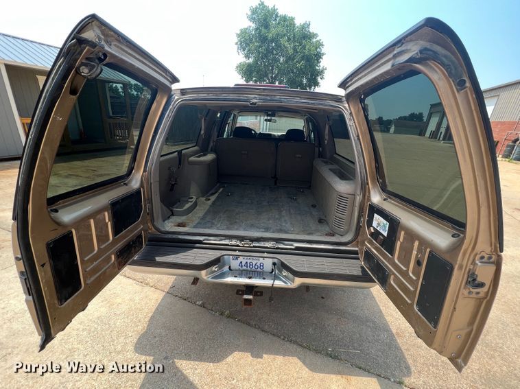 image for item HL9197 1999 Chevrolet Suburban C1500  SUV