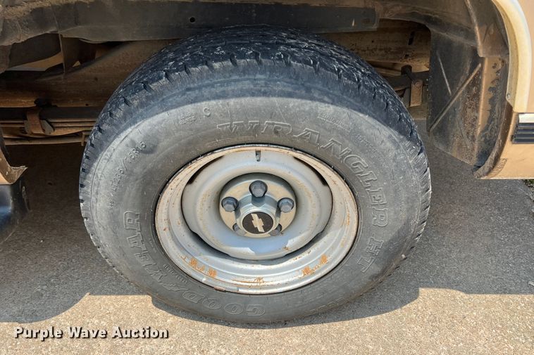 image for item HL9197 1999 Chevrolet Suburban C1500  SUV