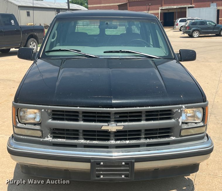 image for item HL9198 1997 Chevrolet Suburban C1500  SUV