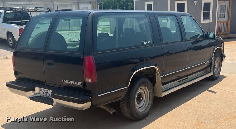 image for item HL9198 1997 Chevrolet Suburban C1500  SUV