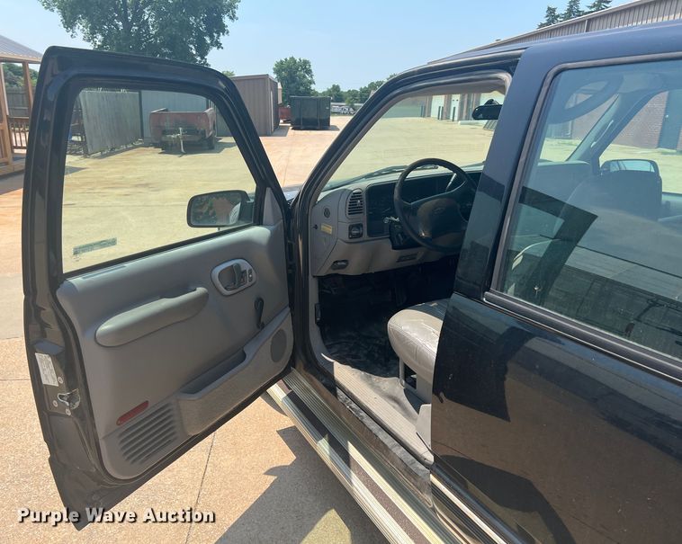 image for item HL9198 1997 Chevrolet Suburban C1500  SUV
