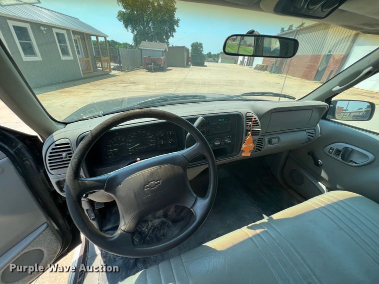 image for item HL9198 1997 Chevrolet Suburban C1500  SUV