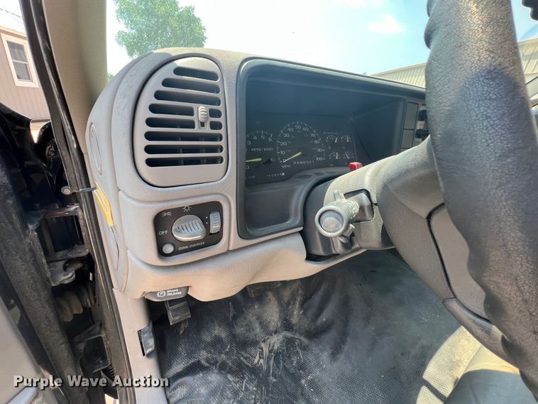 image for item HL9198 1997 Chevrolet Suburban C1500  SUV