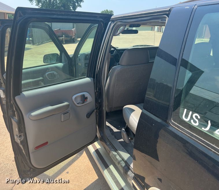 image for item HL9198 1997 Chevrolet Suburban C1500  SUV