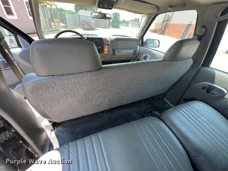 image for item HL9198 1997 Chevrolet Suburban C1500  SUV