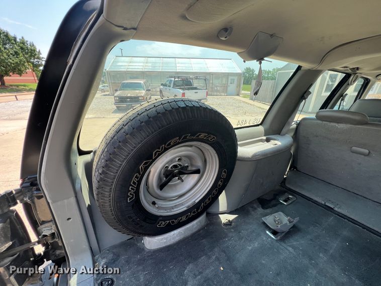 image for item HL9198 1997 Chevrolet Suburban C1500  SUV