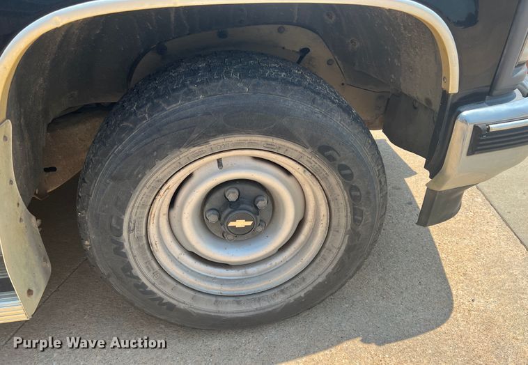 image for item HL9198 1997 Chevrolet Suburban C1500  SUV