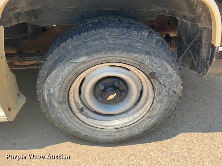 image for item HL9198 1997 Chevrolet Suburban C1500  SUV