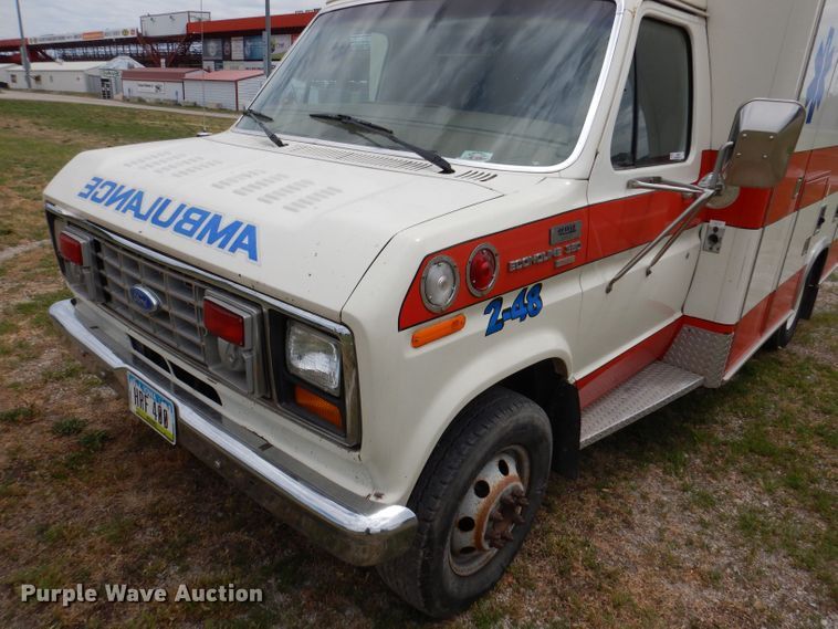 image for item JH9700 1986 Ford E350  ambulance