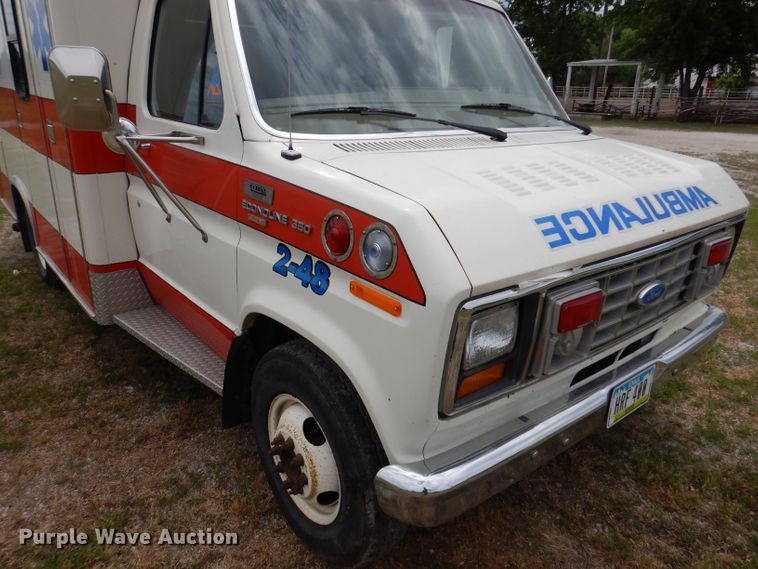 image for item JH9700 1986 Ford E350  ambulance