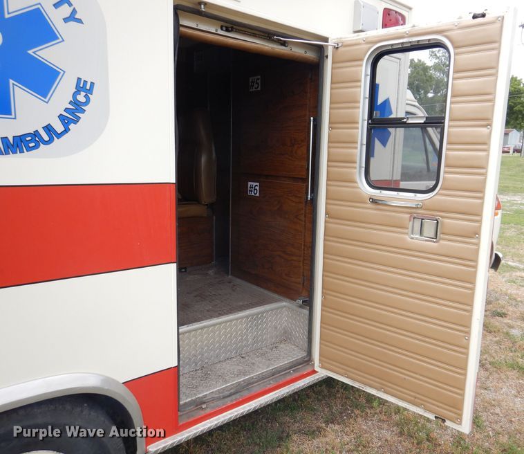 image for item JH9700 1986 Ford E350  ambulance