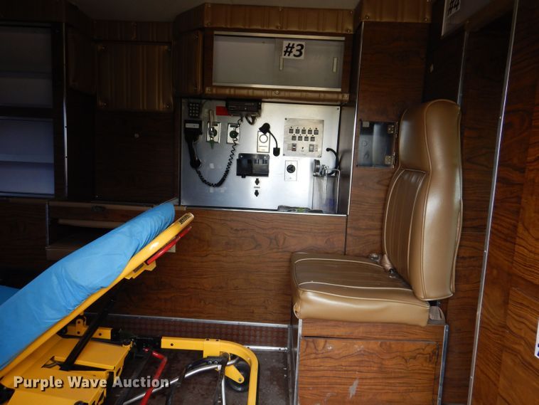 image for item JH9700 1986 Ford E350  ambulance