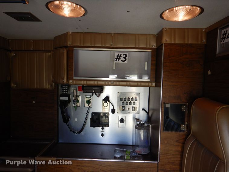 image for item JH9700 1986 Ford E350  ambulance