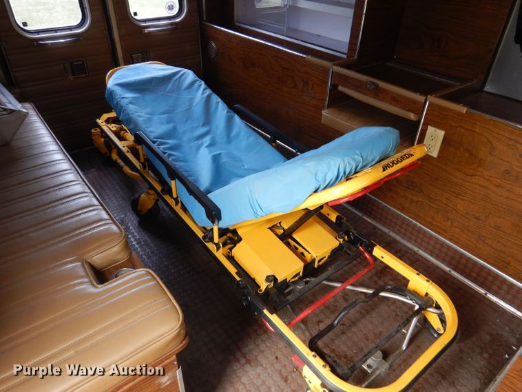 image for item JH9700 1986 Ford E350  ambulance