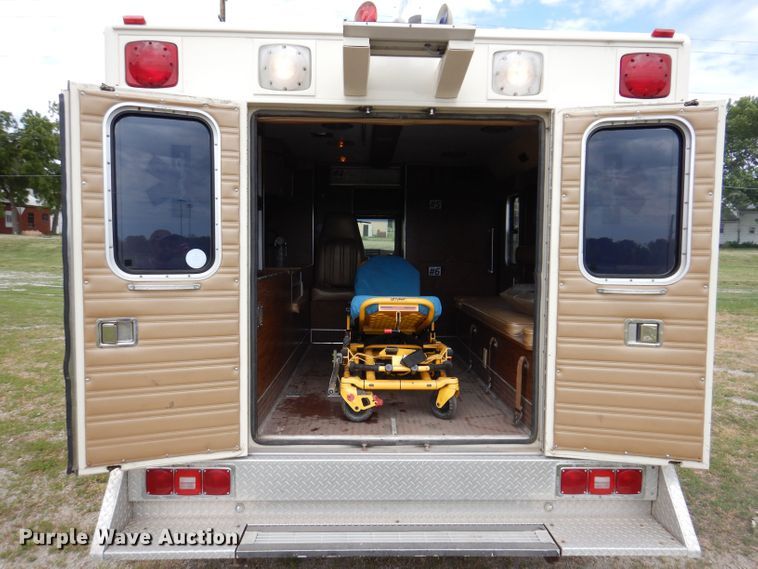 image for item JH9700 1986 Ford E350  ambulance