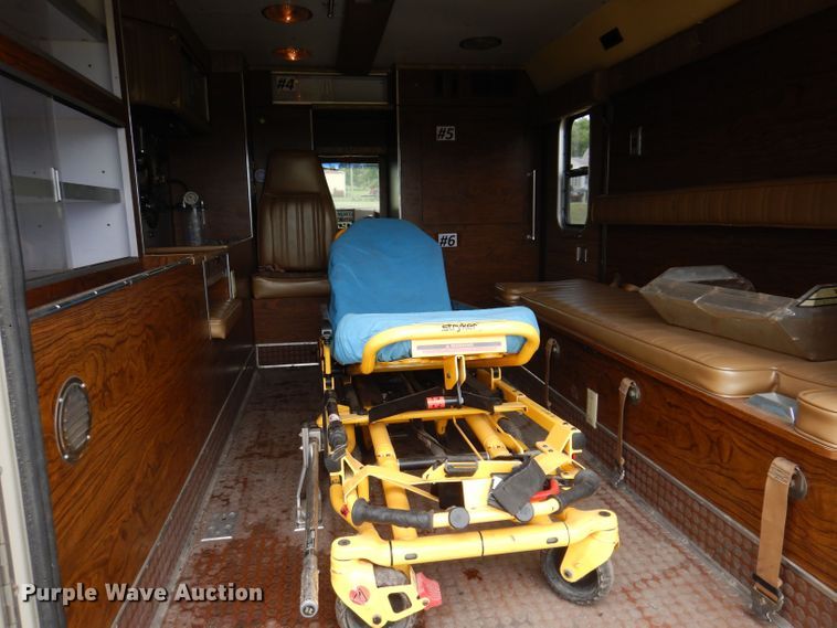 image for item JH9700 1986 Ford E350  ambulance