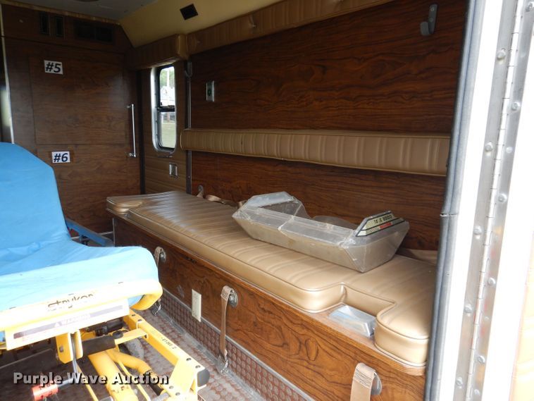 image for item JH9700 1986 Ford E350  ambulance