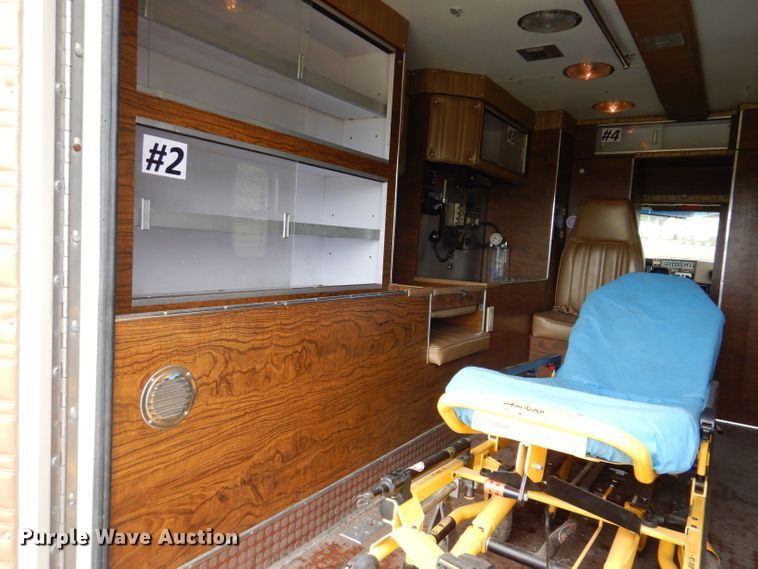 image for item JH9700 1986 Ford E350  ambulance