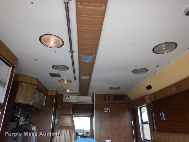 image for item JH9700 1986 Ford E350  ambulance