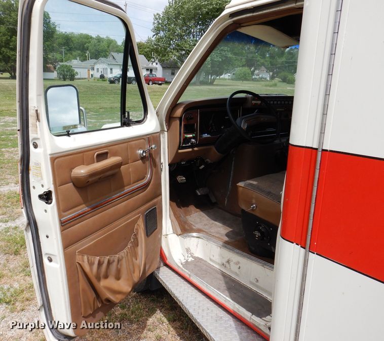 image for item JH9700 1986 Ford E350  ambulance