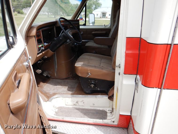 image for item JH9700 1986 Ford E350  ambulance