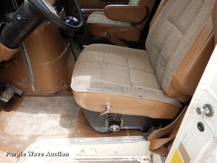 image for item JH9700 1986 Ford E350  ambulance