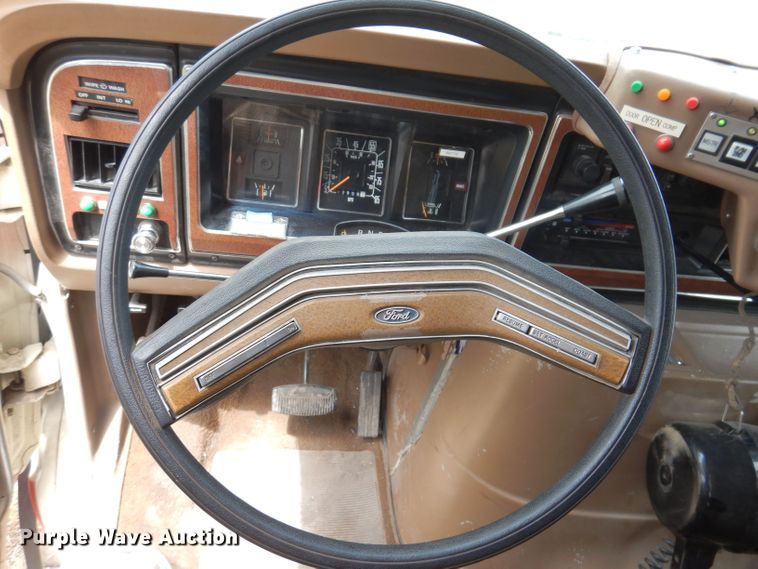 image for item JH9700 1986 Ford E350  ambulance