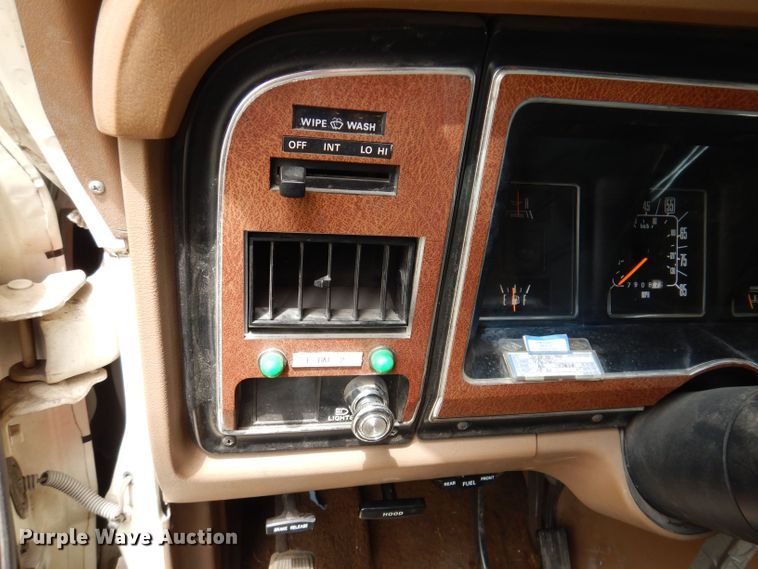 image for item JH9700 1986 Ford E350  ambulance