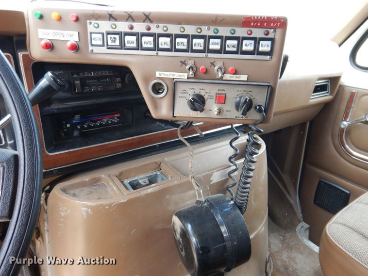 image for item JH9700 1986 Ford E350  ambulance