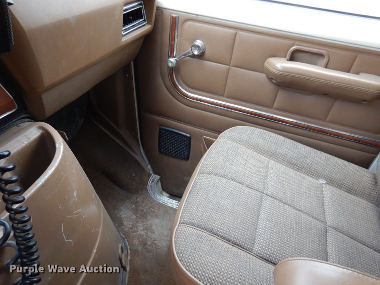 image for item JH9700 1986 Ford E350  ambulance