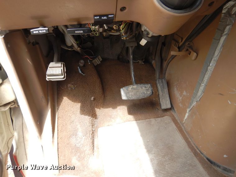 image for item JH9700 1986 Ford E350  ambulance