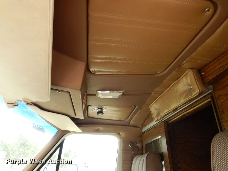 image for item JH9700 1986 Ford E350  ambulance